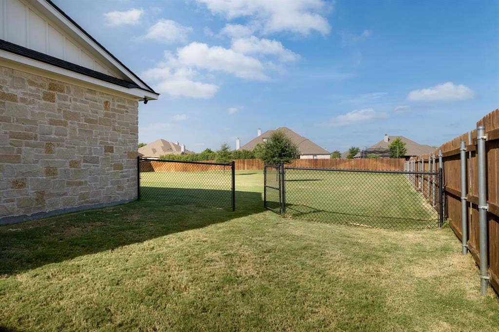 612 Sienna Bend Trail, McGregor, TX 76657