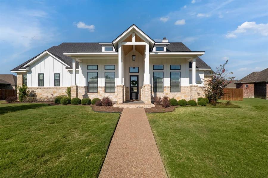 Property photo for 612 Sienna Bend Trail, McGregor, TX