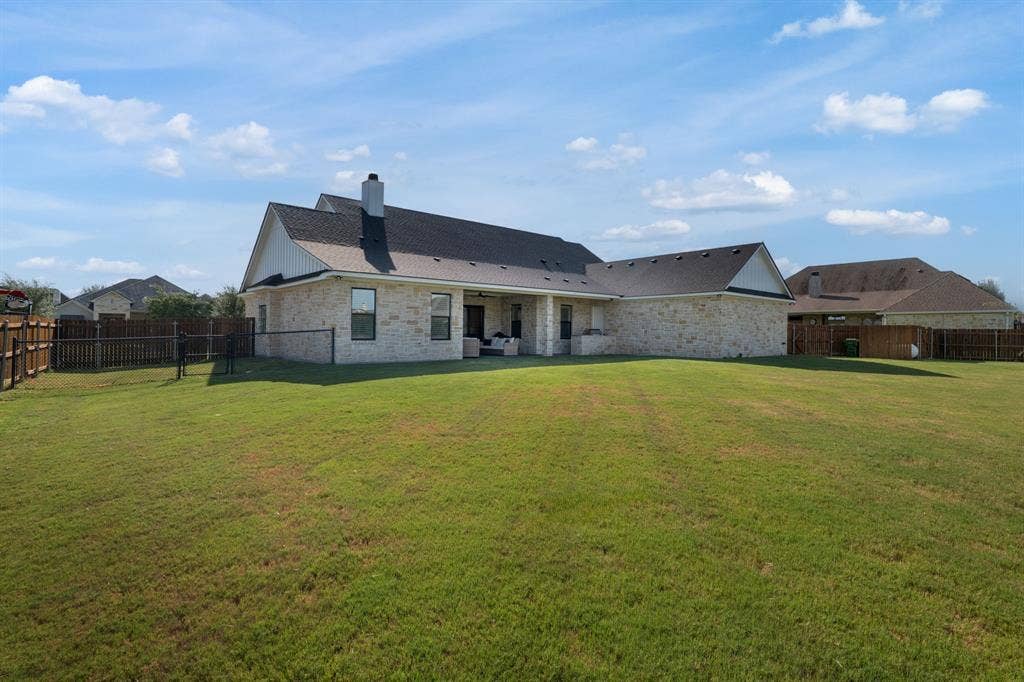 612 Sienna Bend Trail, McGregor, TX 76657