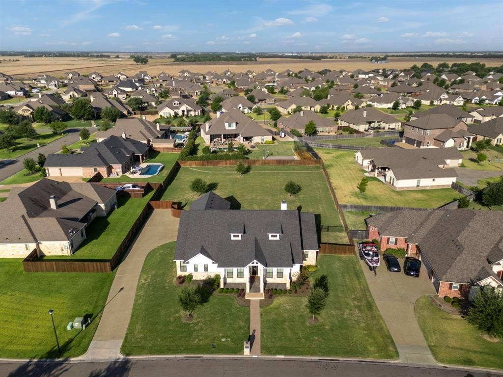 612 Sienna Bend Trail, McGregor, TX 76657