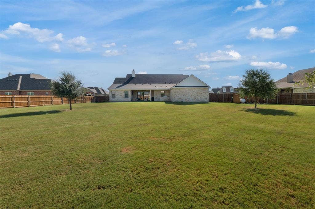612 Sienna Bend Trail, McGregor, TX 76657