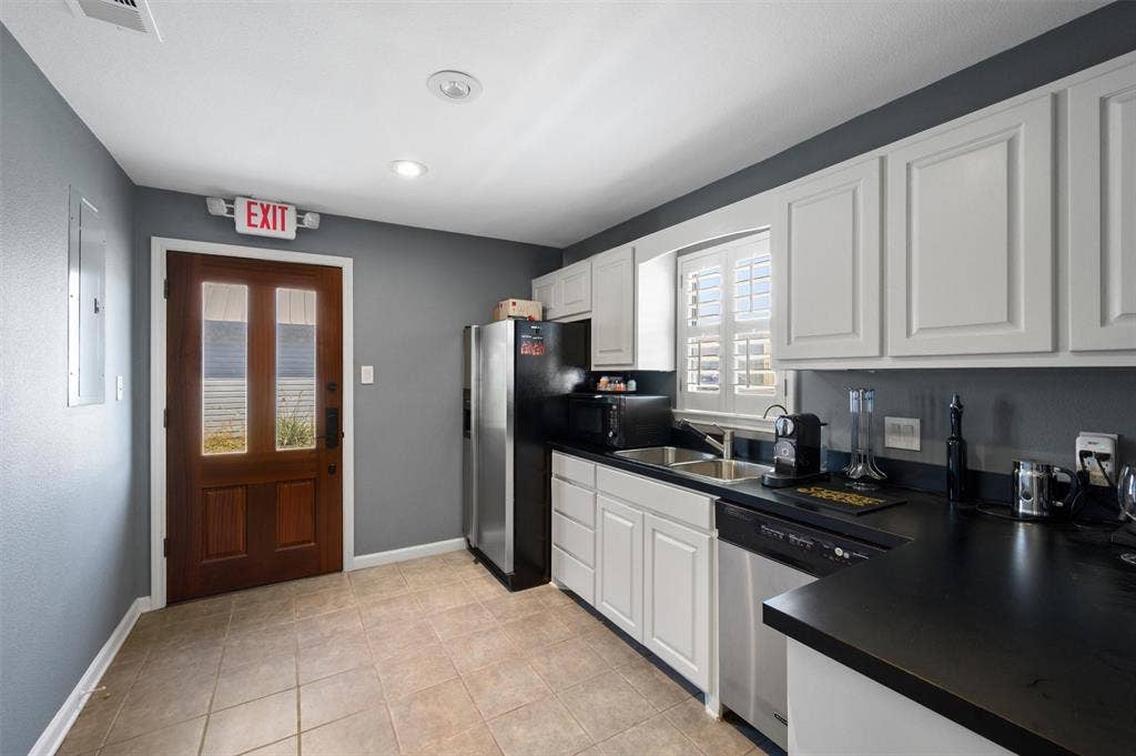 2655 Myrtle Springs Avenue, Dallas, TX 75220 2655 Myrtle Springs Avenue, Dallas, TX 75220