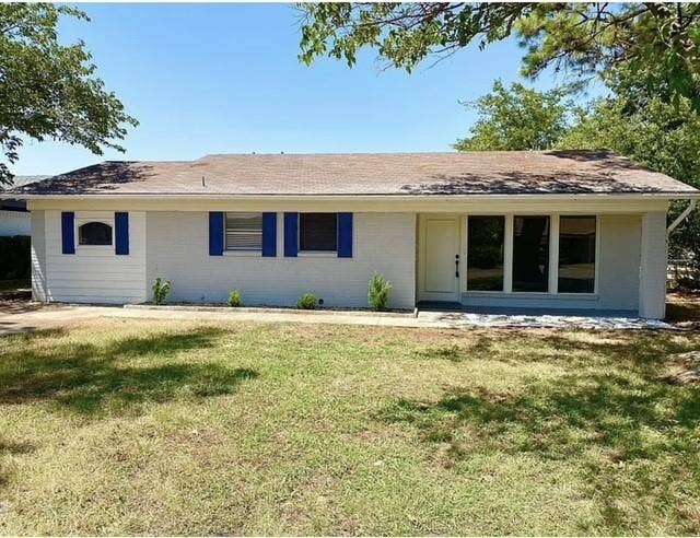 Property photo for 512 Sally Lane, Cleburne, TX