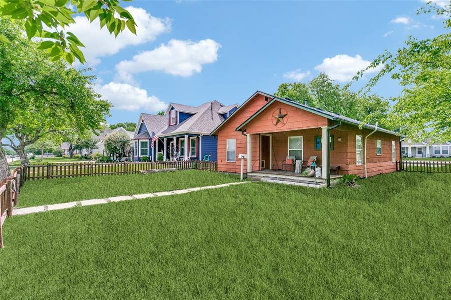 Property photo for 612 E Wall Street, Grapevine, TX