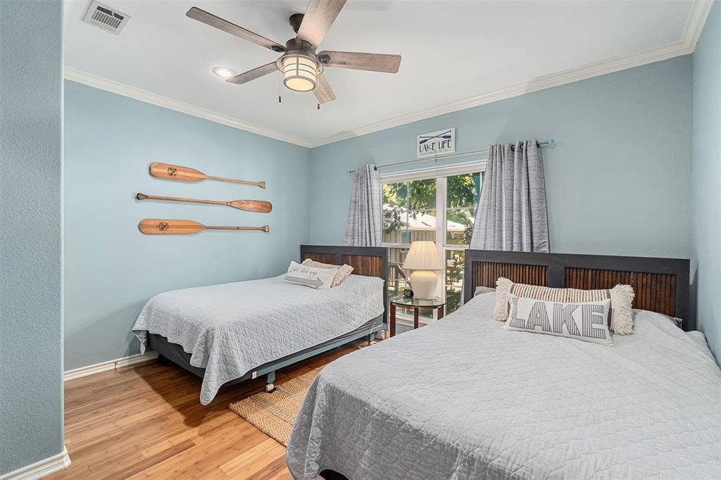 109 Briarwood Drive, Gun Barrel City, TX 75156 Bamboo flooring, ceiling fan with integrated lighting, crown molding
