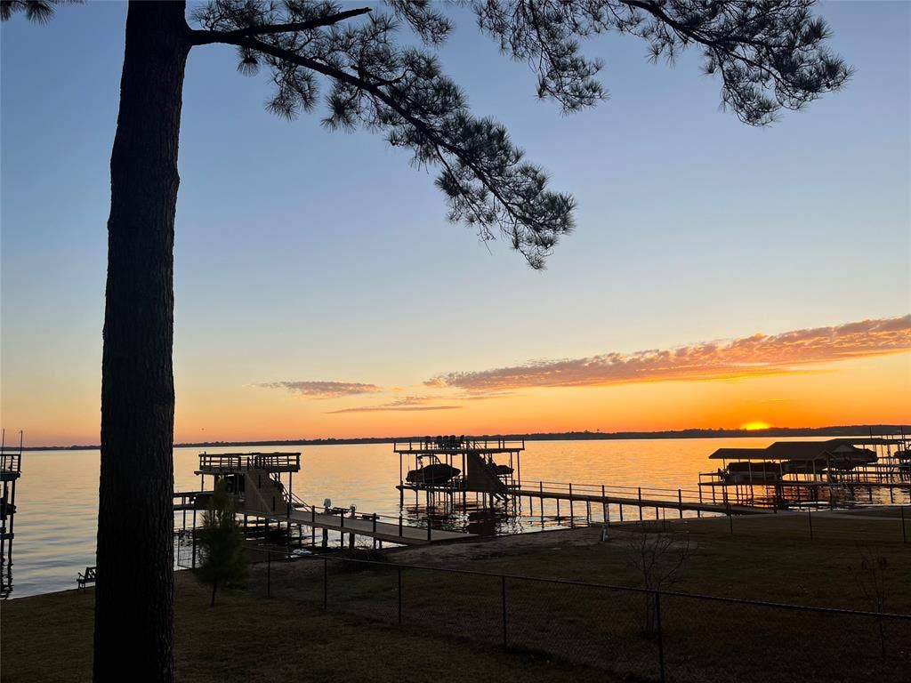 109 Briarwood Drive, Gun Barrel City, TX 75156 Sunset on the back porch