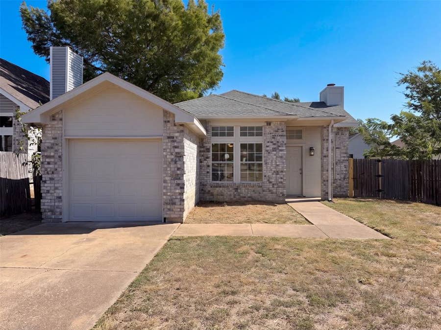 Property photo for 5624 Shady Springs Trail, Fort Worth, TX