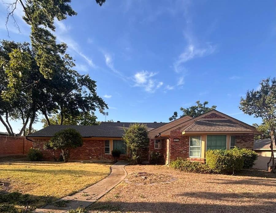 Property photo for 922 British Boulevard, Grand Prairie, TX