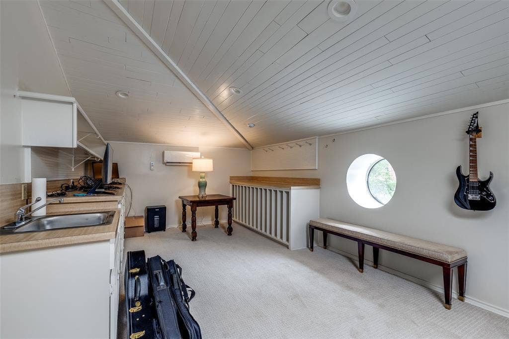 17316 Club Hill Lane, Dallas, TX 75248 Roomy and casual flexible living space upstairs can be used a a playroom, art/music studio, or exercise room.