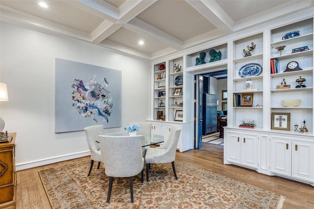17316 Club Hill Lane, Dallas, TX 75248 Flexible area allows for dining, games and entertainment.