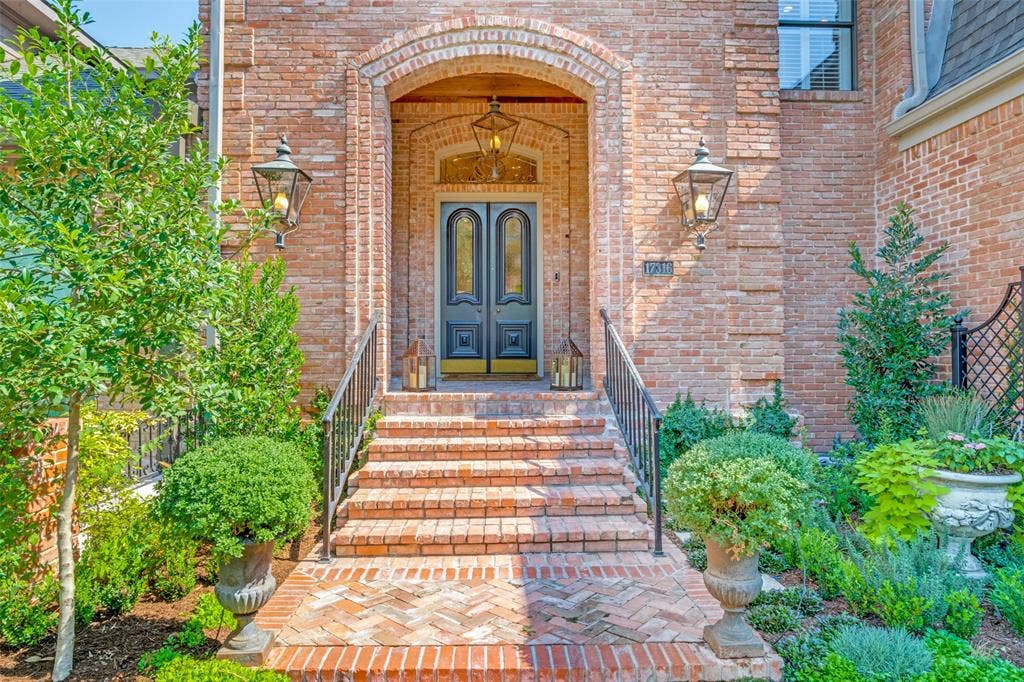 17316 Club Hill Lane, Dallas, TX 75248 Architecturally significant design and character providing the perfect entrance appeal. Refurbished original doors with new antiqued glass.