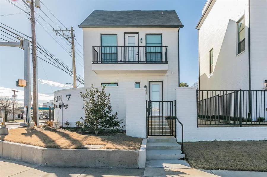 Property photo for 682 W Main Street, Arlington, TX