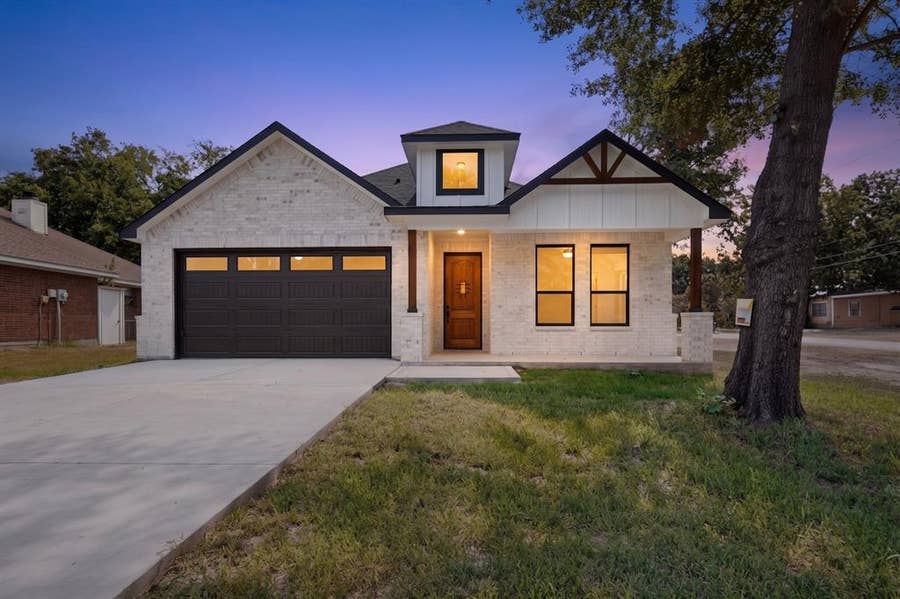Property photo for 102 Redondo Drive, Gun Barrel City, TX