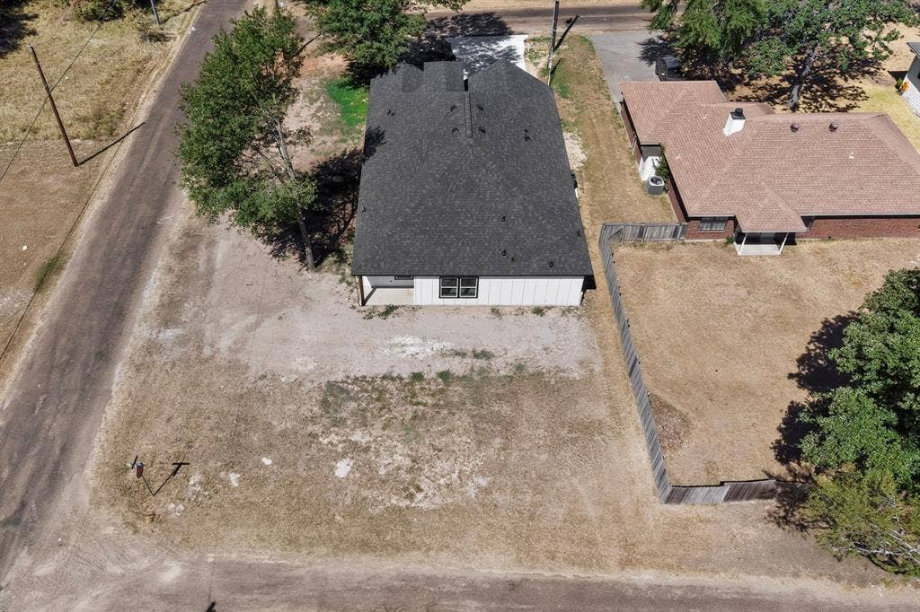 102 Redondo Drive, Gun Barrel City, TX 75156 Newly constructed residence featuring a dark shingle roof and a spacious, undeveloped lot