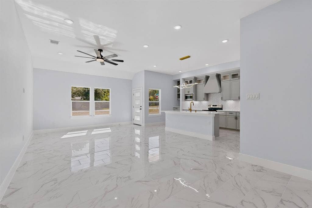 102 Redondo Drive, Gun Barrel City, TX 75156 Open concept living space featuring polished tile flooring, recessed lighting, a ceiling fan, and a kitchen with an island and pendant lighting