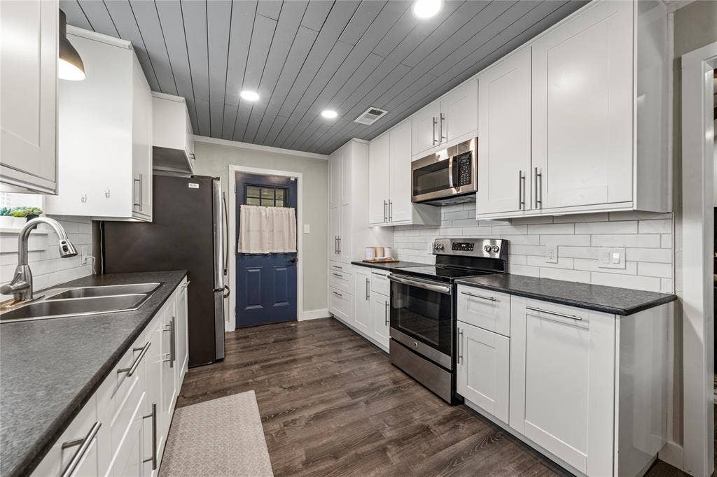 241 Crockett Lane, Hewitt, TX 76643 241 Crockett Lane, Hewitt, TX 76643