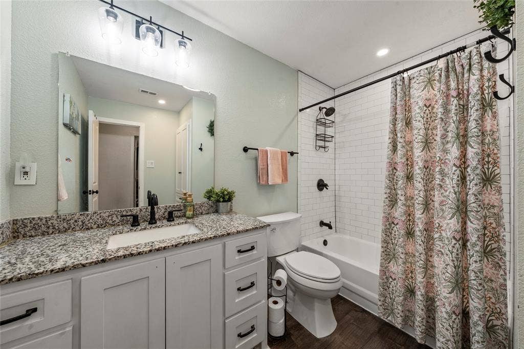 241 Crockett Lane, Hewitt, TX 76643 241 Crockett Lane, Hewitt, TX 76643