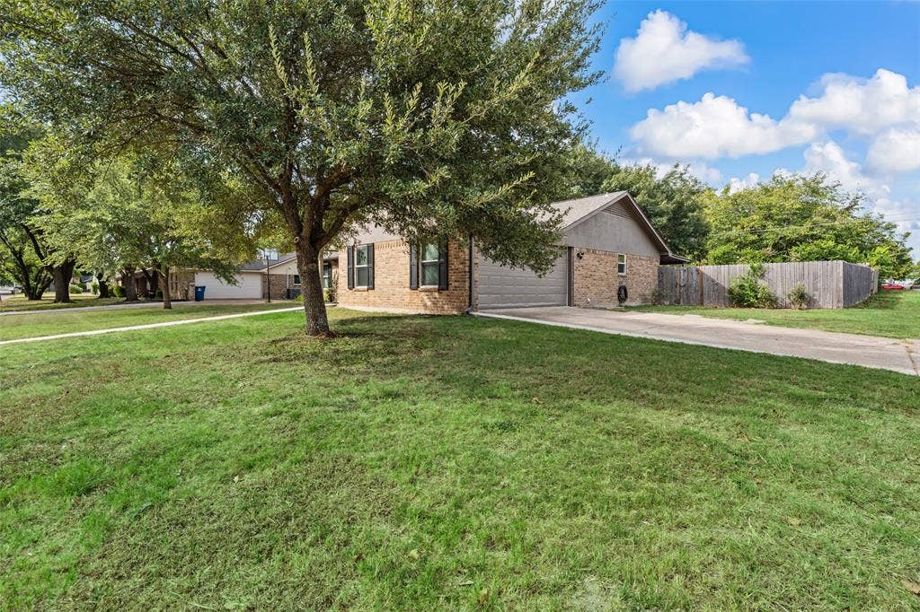 241 Crockett Lane, Hewitt, TX 76643 241 Crockett Lane, Hewitt, TX 76643