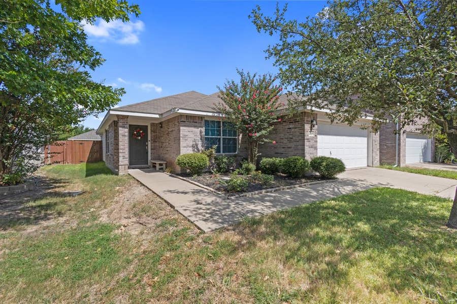 Property photo for 2019 Kingsbridge Drive, Heartland, TX