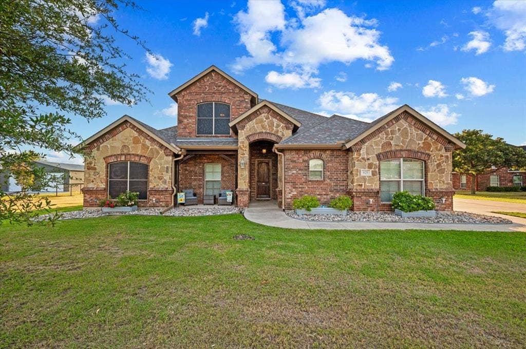 825 Broadhead Road, Waxahachie, TX 75165 825 Broadhead Road, Waxahachie, TX 75165