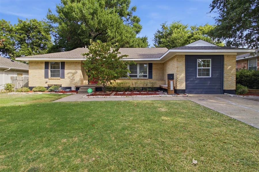 Property photo for 11022 Dunaway Drive, Dallas, TX