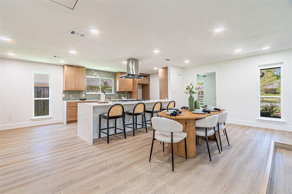 2716 Arborcove Drive, Plano, TX 75075 2716 Arborcove Drive, Plano, TX 75075