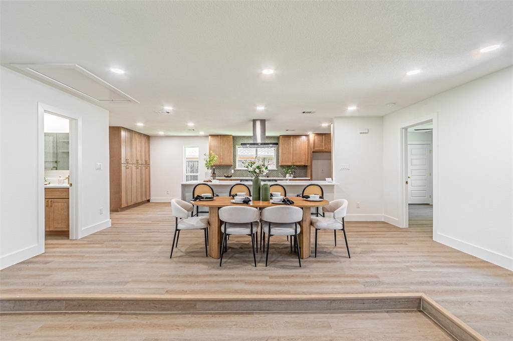 2716 Arborcove Drive, Plano, TX 75075 2716 Arborcove Drive, Plano, TX 75075