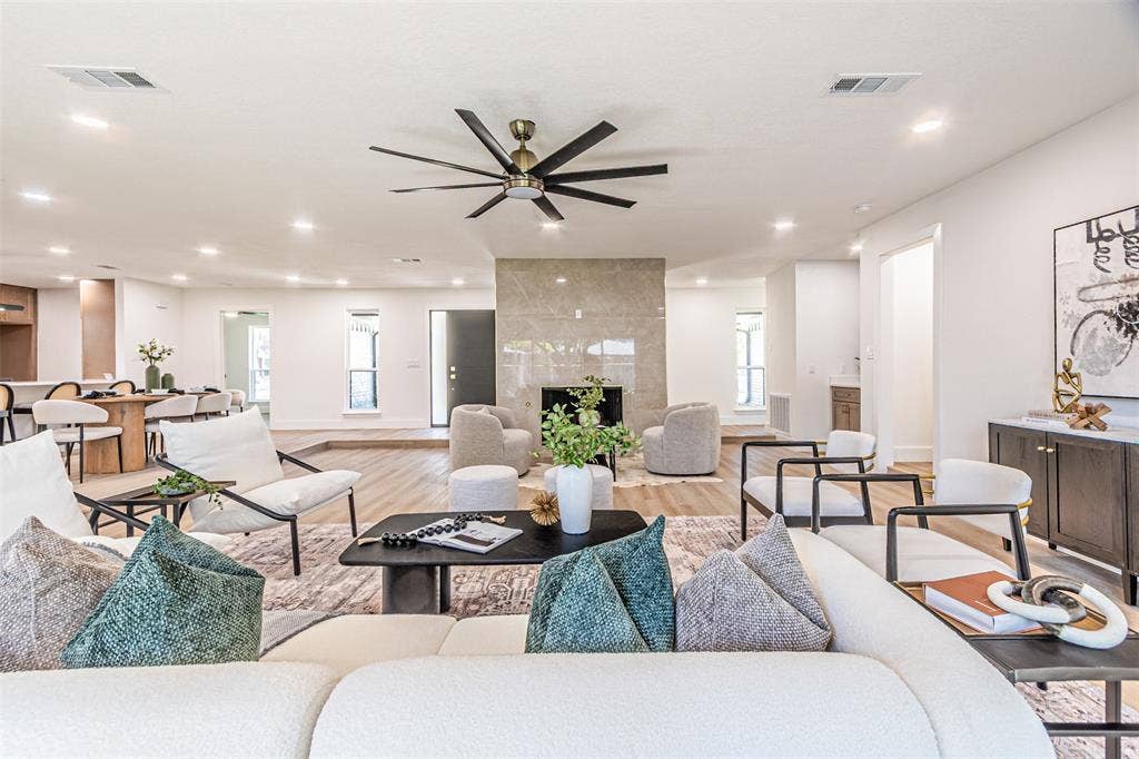 2716 Arborcove Drive, Plano, TX 75075 2716 Arborcove Drive, Plano, TX 75075
