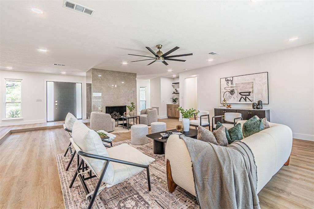 2716 Arborcove Drive, Plano, TX 75075 2716 Arborcove Drive, Plano, TX 75075