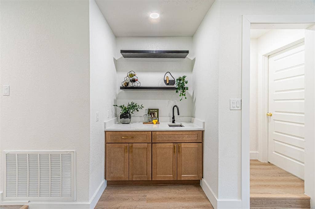 2716 Arborcove Drive, Plano, TX 75075 2716 Arborcove Drive, Plano, TX 75075