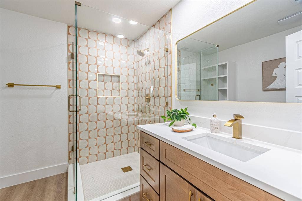 2716 Arborcove Drive, Plano, TX 75075 2716 Arborcove Drive, Plano, TX 75075