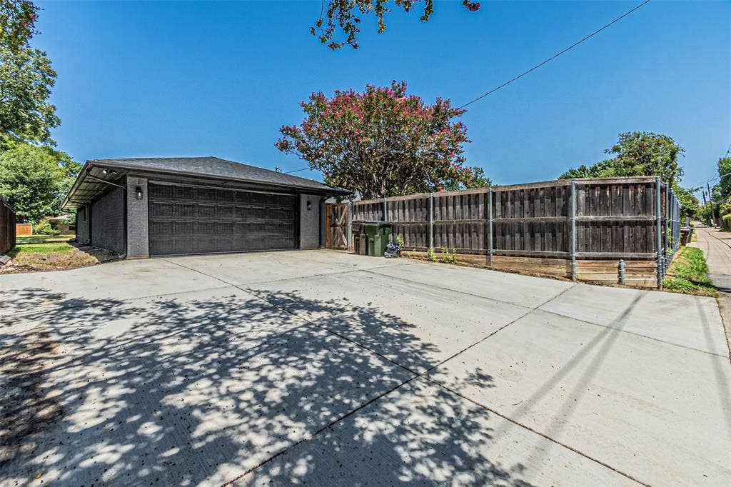 2716 Arborcove Drive, Plano, TX 75075 2716 Arborcove Drive, Plano, TX 75075