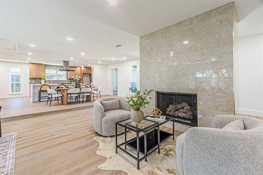 2716 Arborcove Drive, Plano, TX 75075 2716 Arborcove Drive, Plano, TX 75075