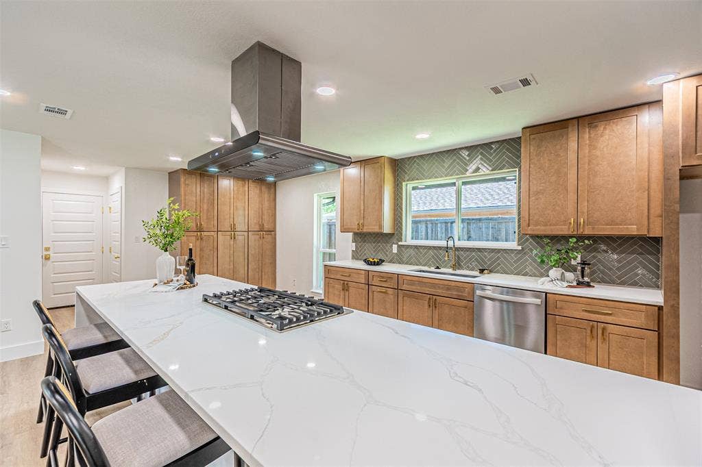 2716 Arborcove Drive, Plano, TX 75075 2716 Arborcove Drive, Plano, TX 75075
