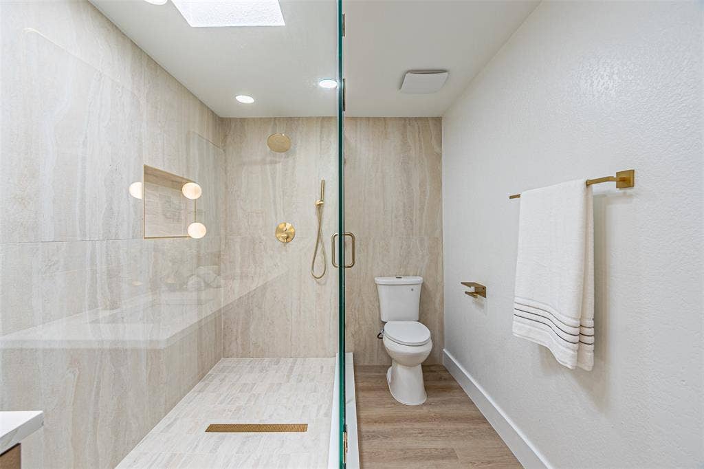 2716 Arborcove Drive, Plano, TX 75075 2716 Arborcove Drive, Plano, TX 75075