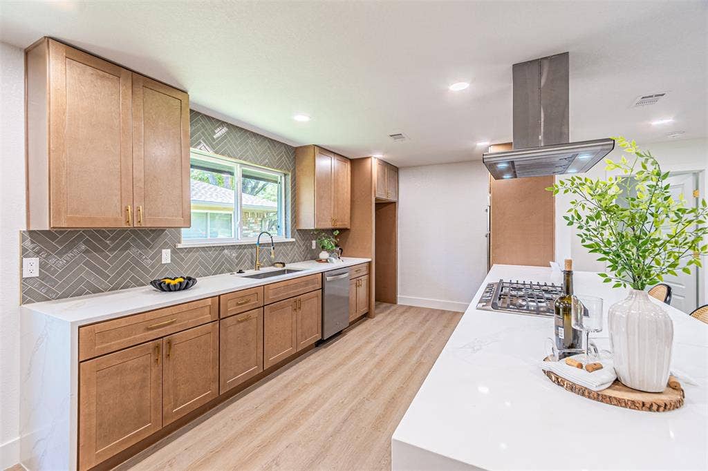 2716 Arborcove Drive, Plano, TX 75075 2716 Arborcove Drive, Plano, TX 75075