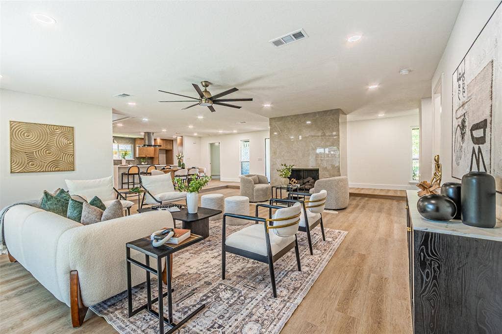 2716 Arborcove Drive, Plano, TX 75075 2716 Arborcove Drive, Plano, TX 75075