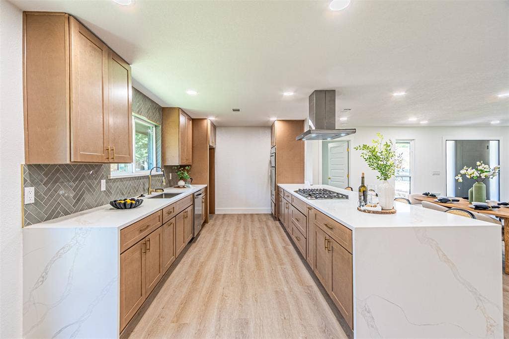 2716 Arborcove Drive, Plano, TX 75075 2716 Arborcove Drive, Plano, TX 75075