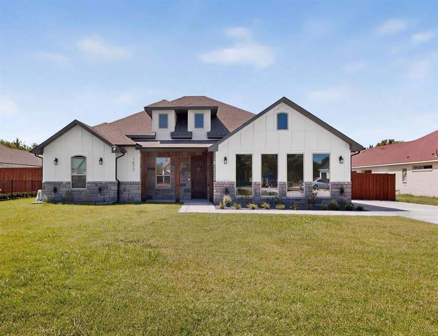 Property photo for 1672 Brookview Drive, Lancaster, TX