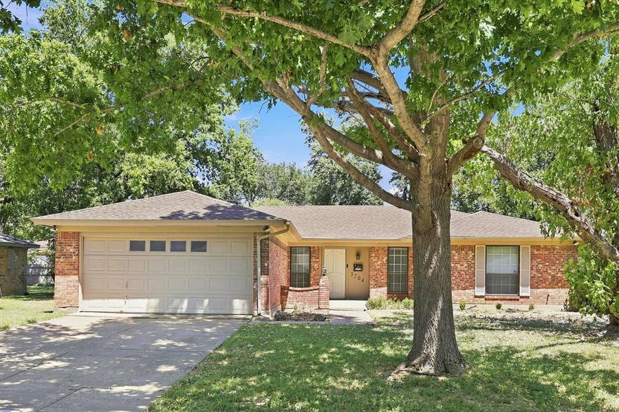 Property photo for 3204 Denbury Drive, Fort Worth, TX
