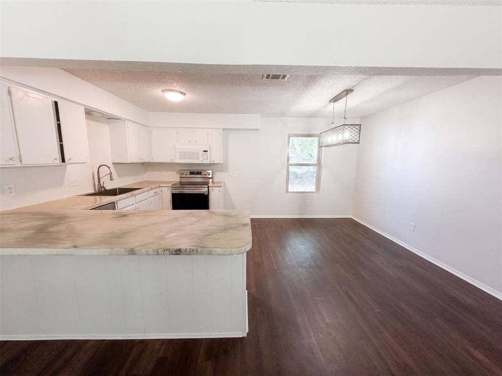 309 Applewood Lane, Hewitt, TX 76643 Staged Photo