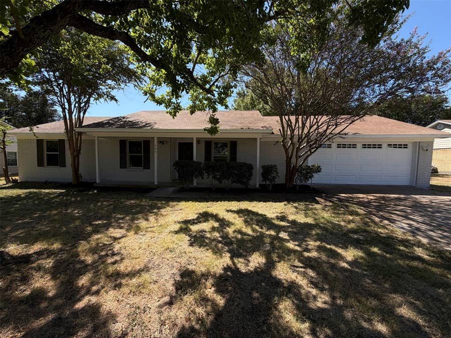 Property photo for 309 Applewood Lane, Hewitt, TX