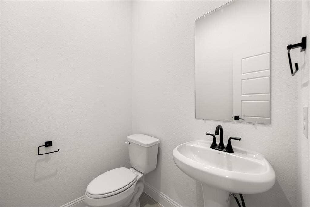 967 Richard Pittmon Drive, DeSoto, TX 75115 967 Richard Pittmon- Bathroom-2