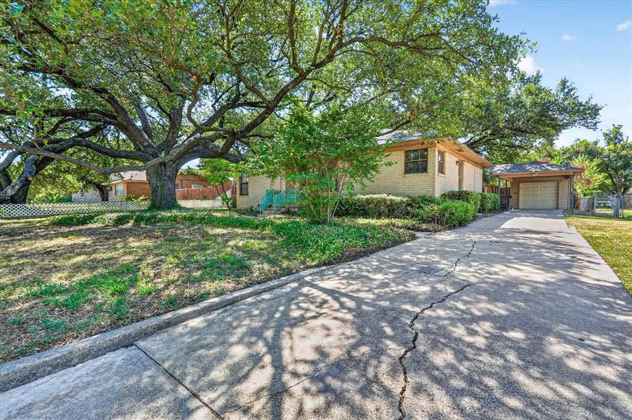 Property photo for 1516 Francis Street, Carrollton, TX