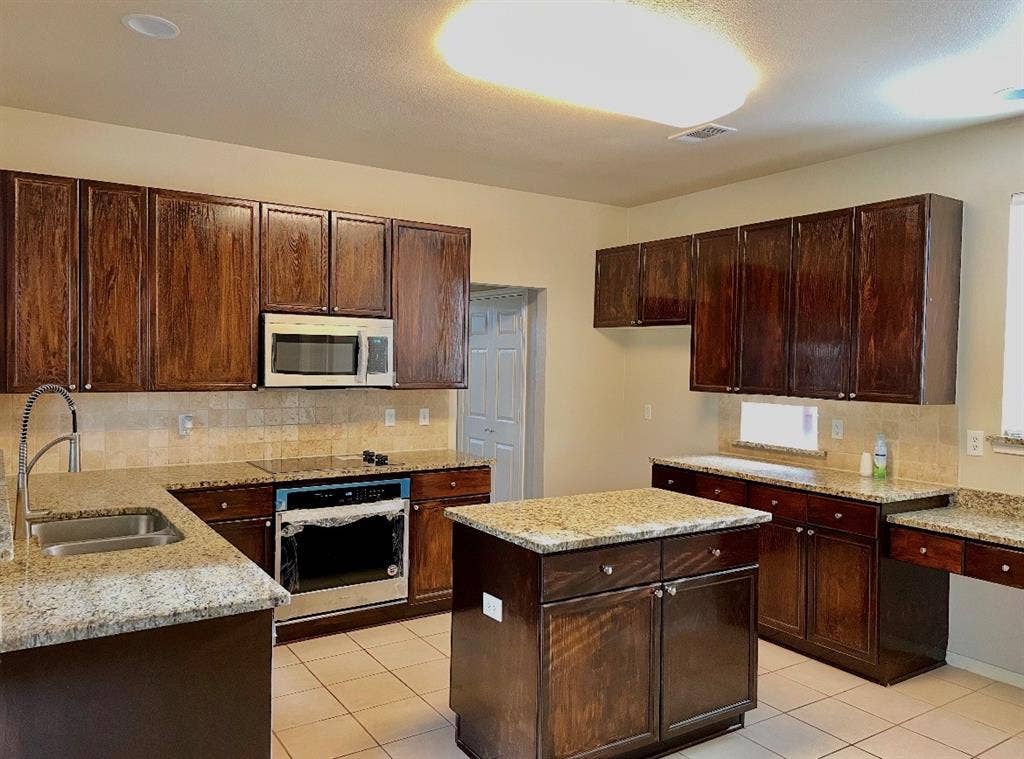 2413 Trailwest Lane, Plano, TX 75025 2413 Trailwest Lane, Plano, TX 75025