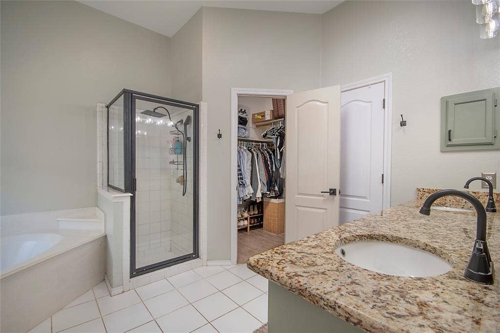 7429 Amber Drive, Watauga, TX 76148 7429 Amber Drive, Watauga, TX 76148