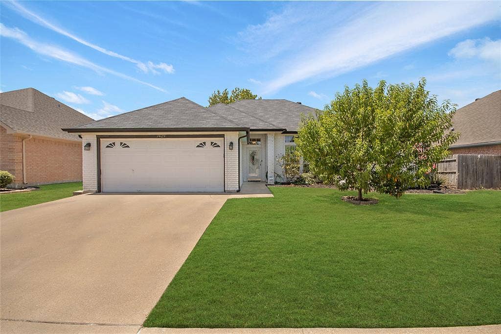 7429 Amber Drive, Watauga, TX 76148 7429 Amber Drive, Watauga, TX 76148