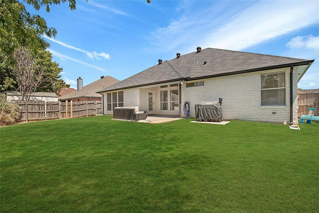 7429 Amber Drive, Watauga, TX 76148 7429 Amber Drive, Watauga, TX 76148