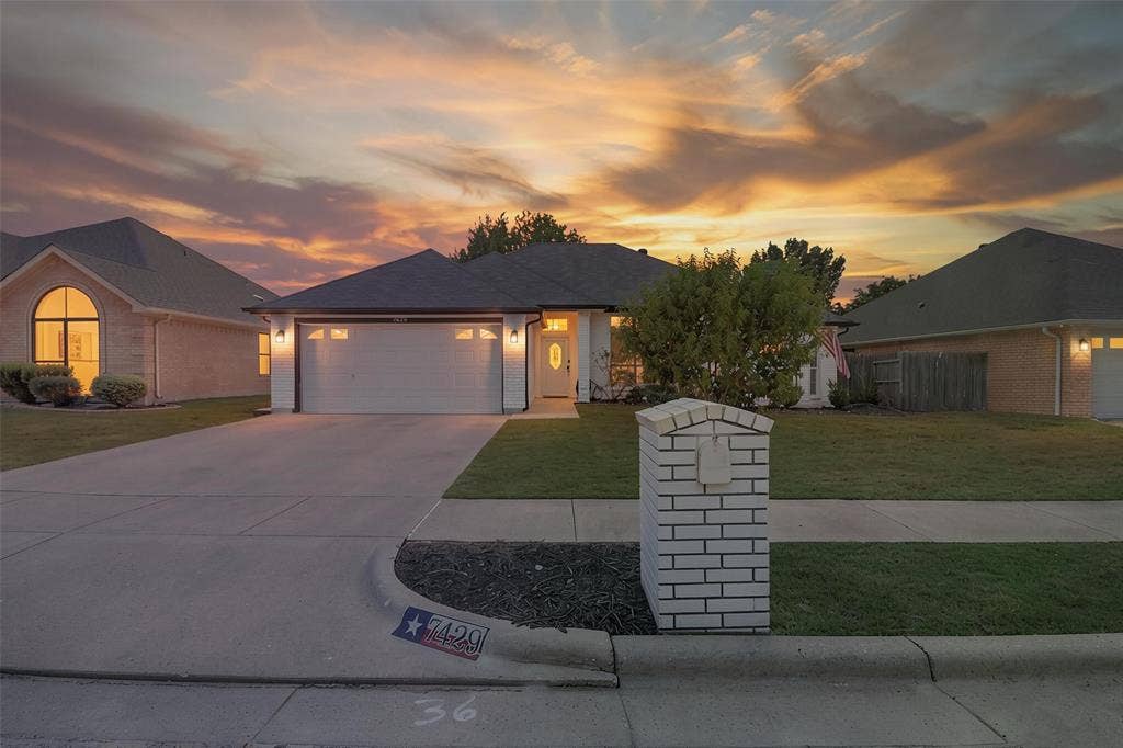 7429 Amber Drive, Watauga, TX 76148 7429 Amber Drive, Watauga, TX 76148