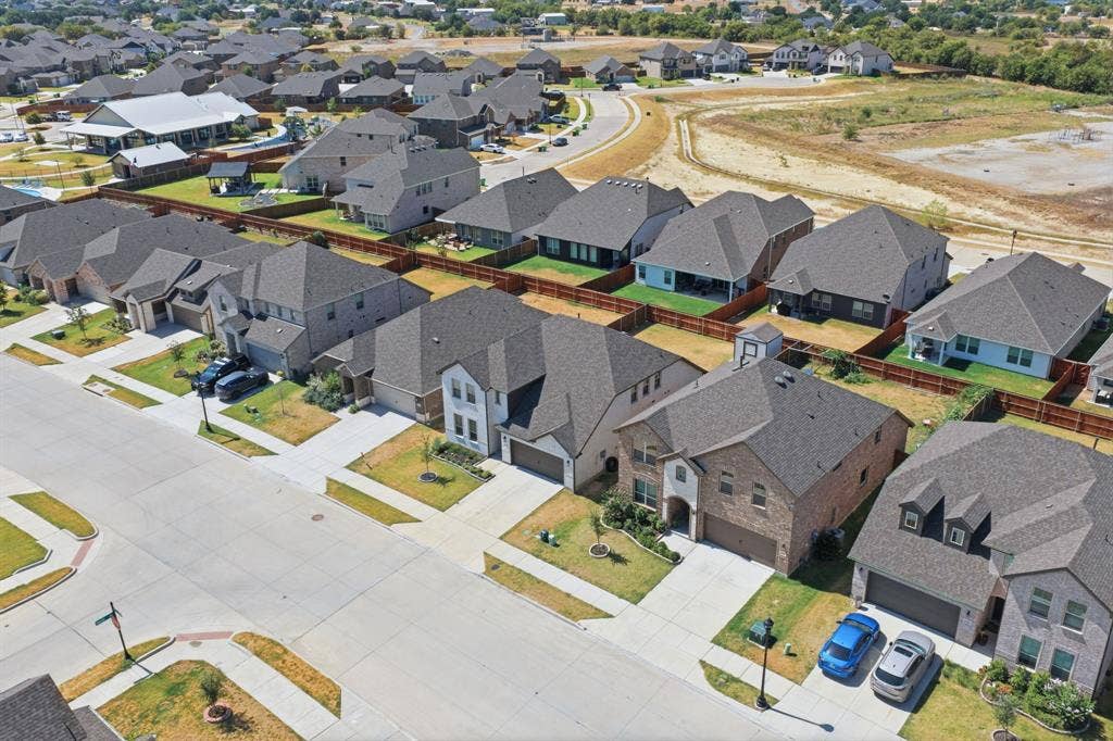 2245 Bellatrix Drive, Haslet, TX 76052 2245 Bellatrix Drive, Haslet, TX 76052